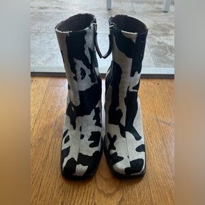 Alohas South Boot Size 39 Cow Print